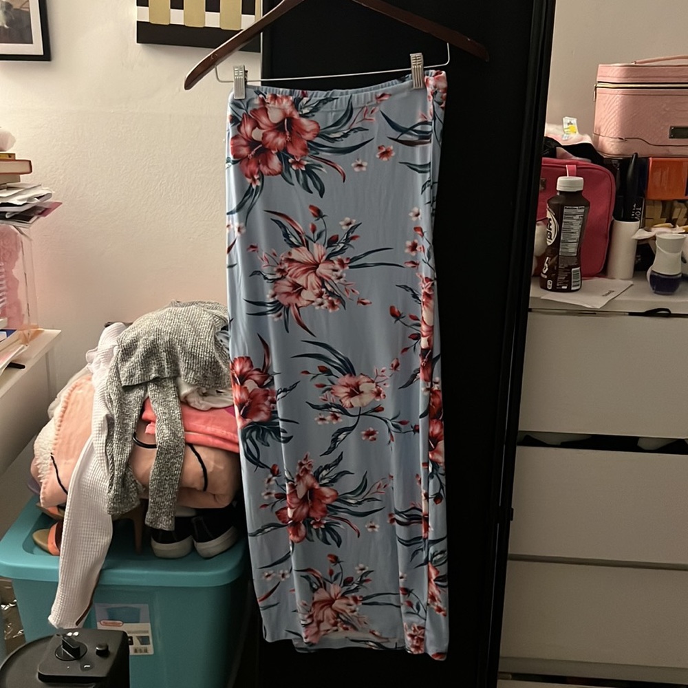 Dress - Picture 3 of 3